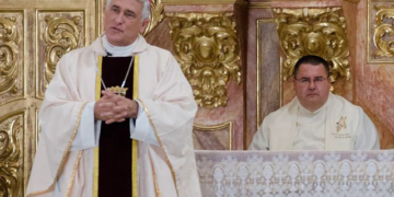 Rafael Vez tomó posesión como nuevo párroco de Santa Catalina en Conil