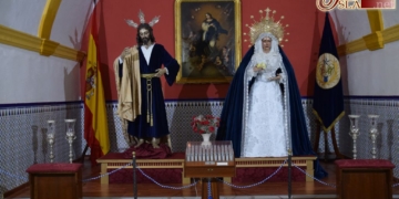 Los Titulares de Cristo Rey en el salón parroquial tras el inicio de las obras de su altar