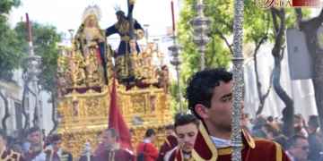 Afligidos marcó el inicio de un Lunes Santo de calor, ambiente cofrade y algunos retrasos