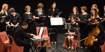 Los versos cantados de Santa Teresa abrieron en el Teatro los actos del Corpus