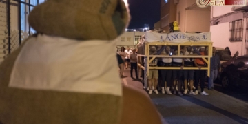 Segundo ensayo para la cuadrilla de costaleros de la Reina de los Ángeles